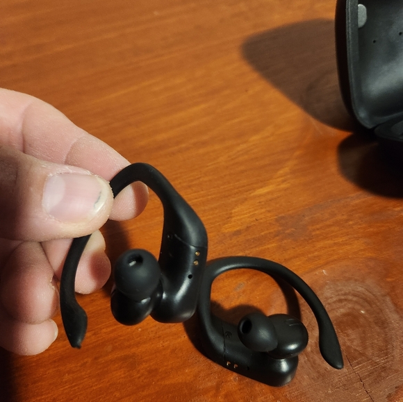 Beats Pro Totally Wireless Earphones. Never Been Used. Retail 160$ - Picture 7 of 9